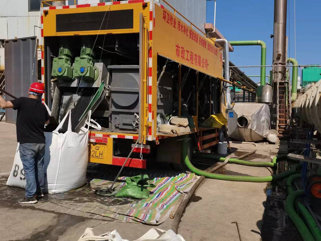 老河口淤泥压干处理